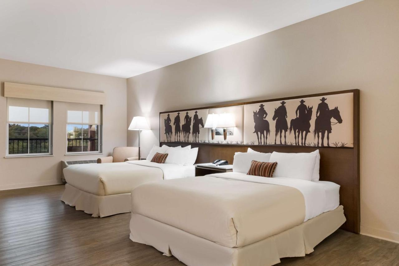 Best Western Bandera Suites & Saloon Bagian luar foto