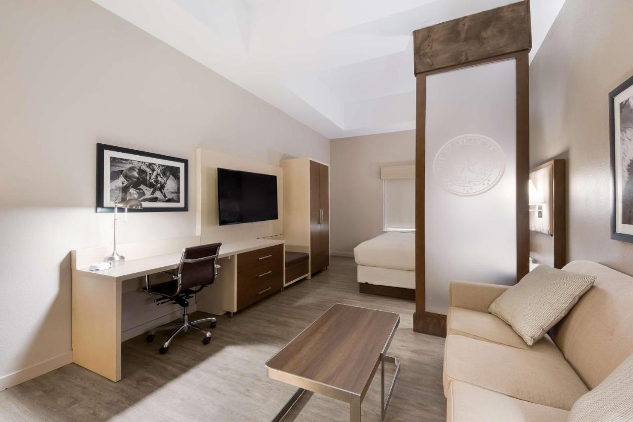 Best Western Bandera Suites & Saloon Bagian luar foto